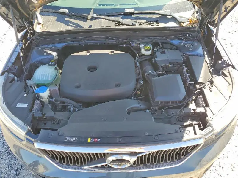 2021 VOLVO XC40 T5 MOMENTUM  
