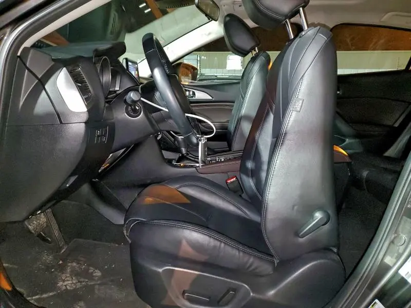 2018 MAZDA 3 TOURING  