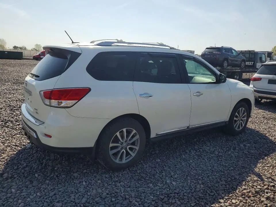 2016 NISSAN PATHFINDER SL  