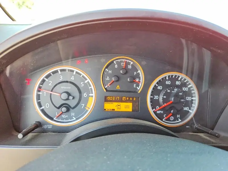 2011 NISSAN TITAN SV  