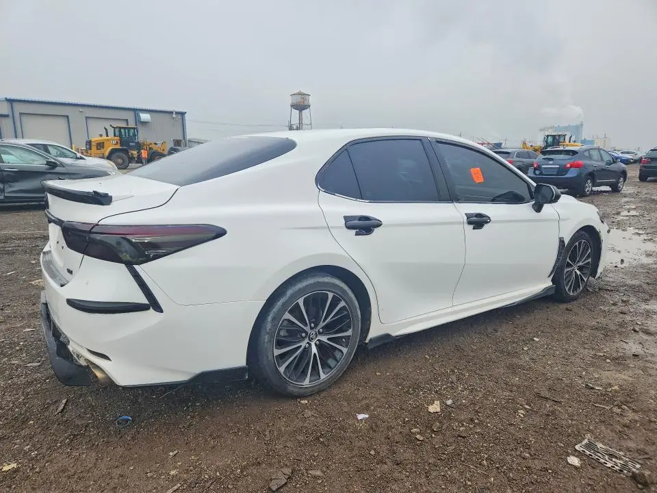 2018 TOYOTA CAMRY SE  