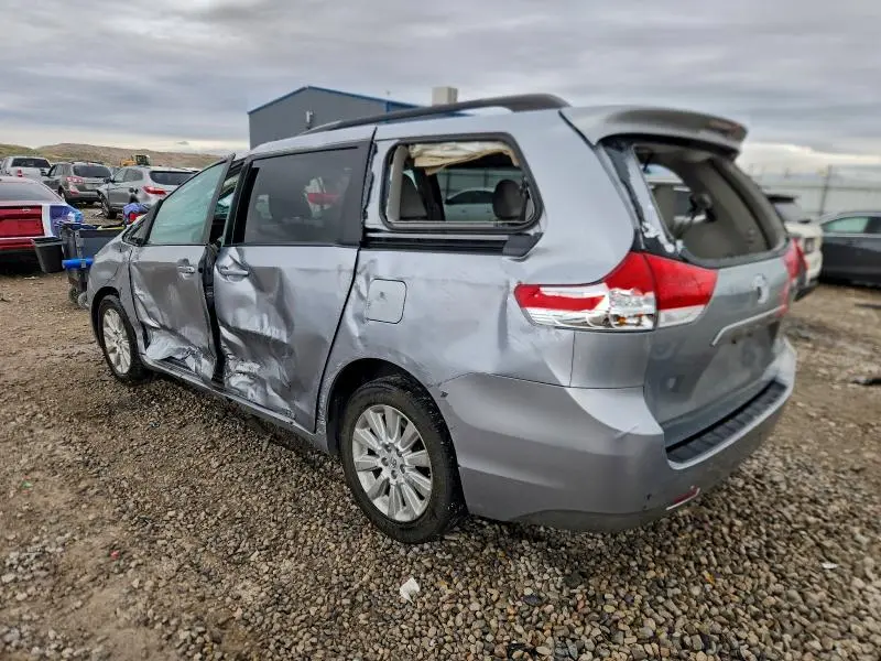 2012 TOYOTA SIENNA XLE  