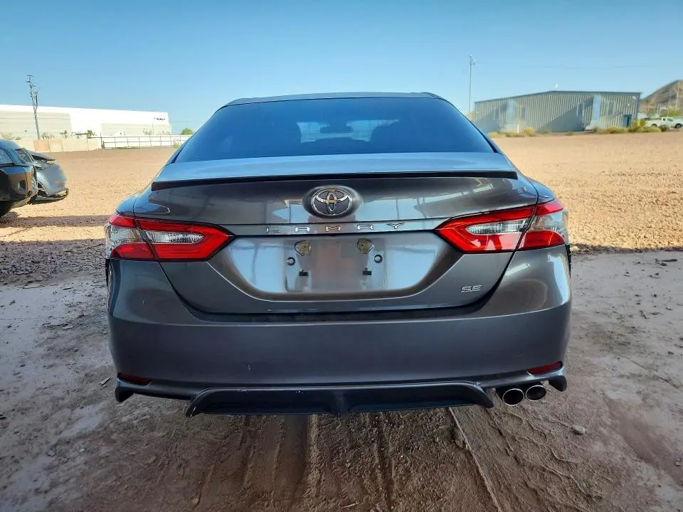 2018 TOYOTA CAMRY SE  