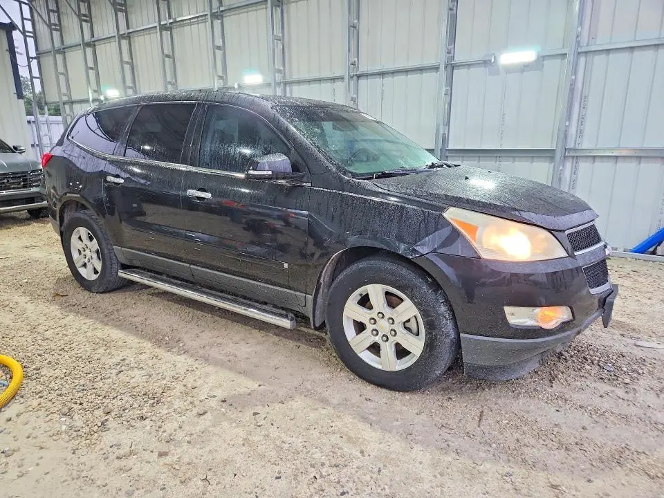 2010 CHEVROLET TRAVERSE LT  