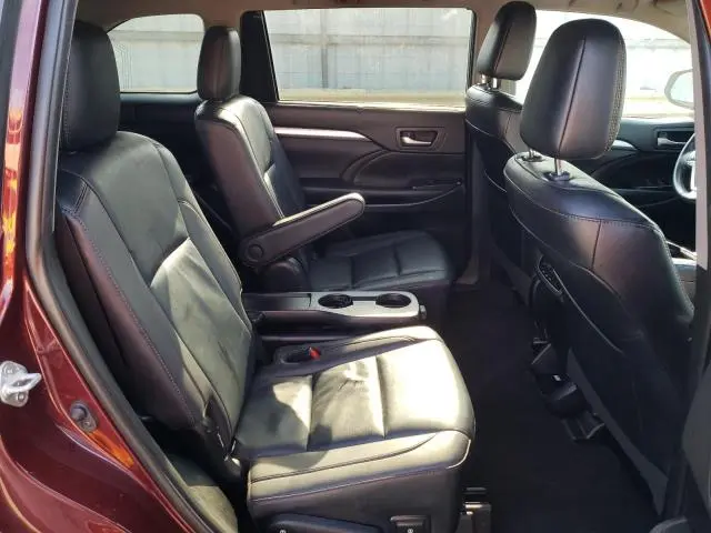 2019 TOYOTA HIGHLANDER SE  