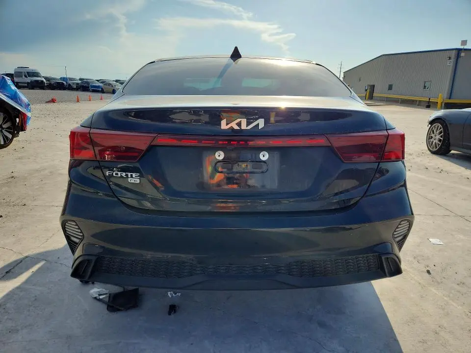 2022 KIA FORTE FE  