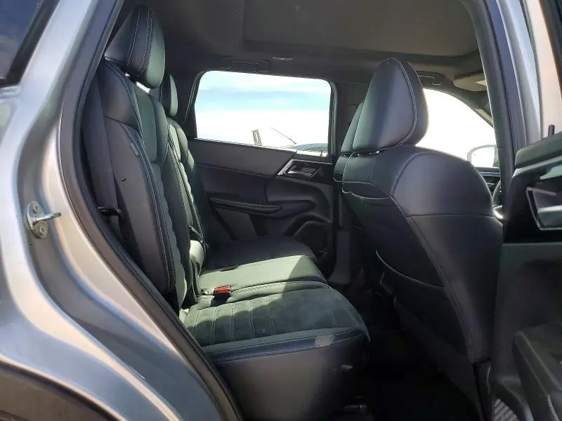 2022 MITSUBISHI OUTLANDER SE  