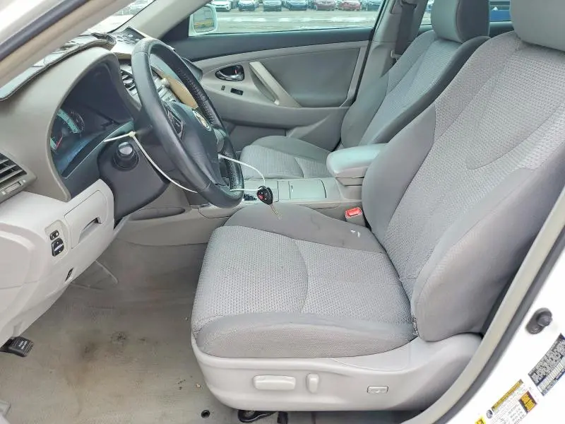 2011 TOYOTA CAMRY SE  