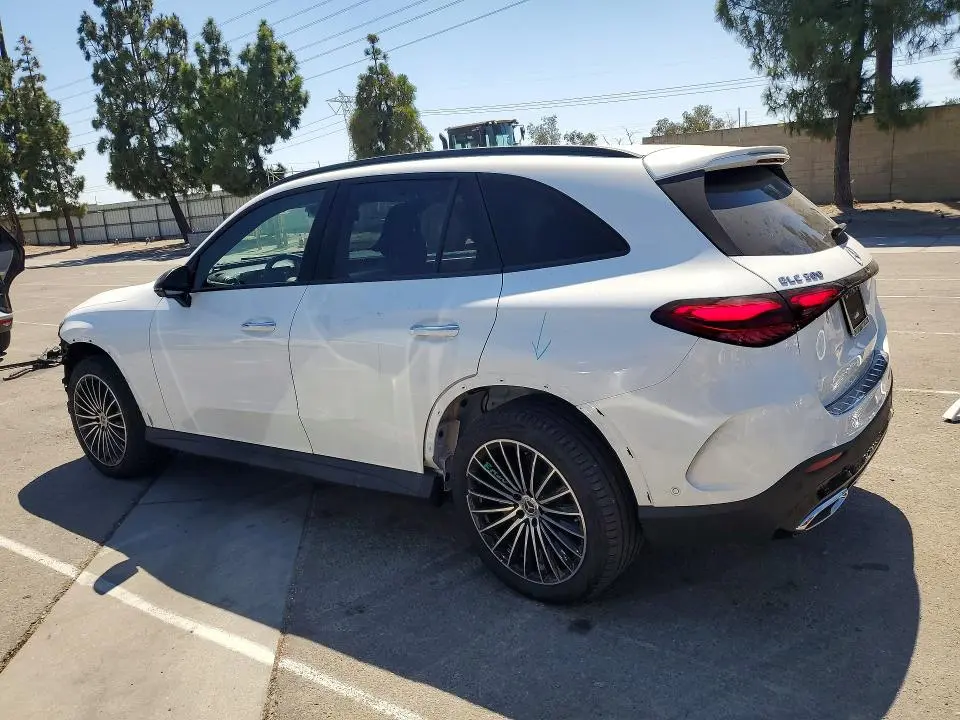 2026 MERCEDES-BENZ GLC 300  