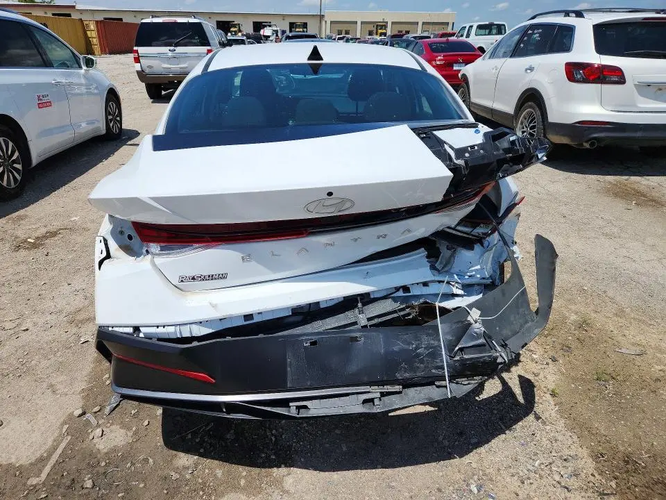 2024 HYUNDAI ELANTRA SEL  