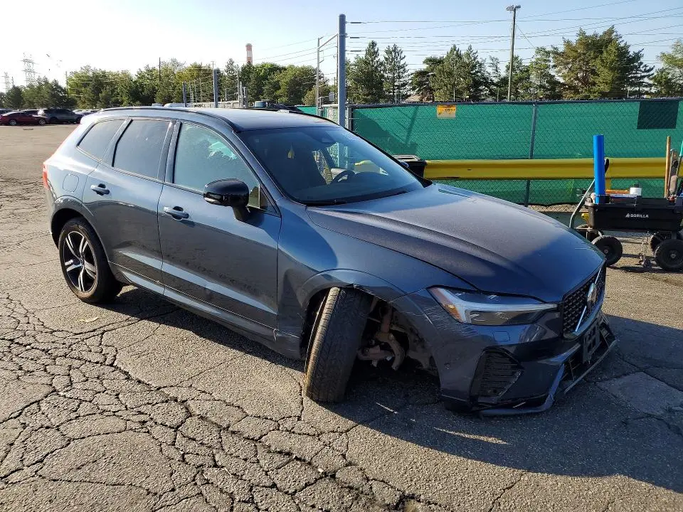 2022 VOLVO XC60 B5 R-DESIGN  