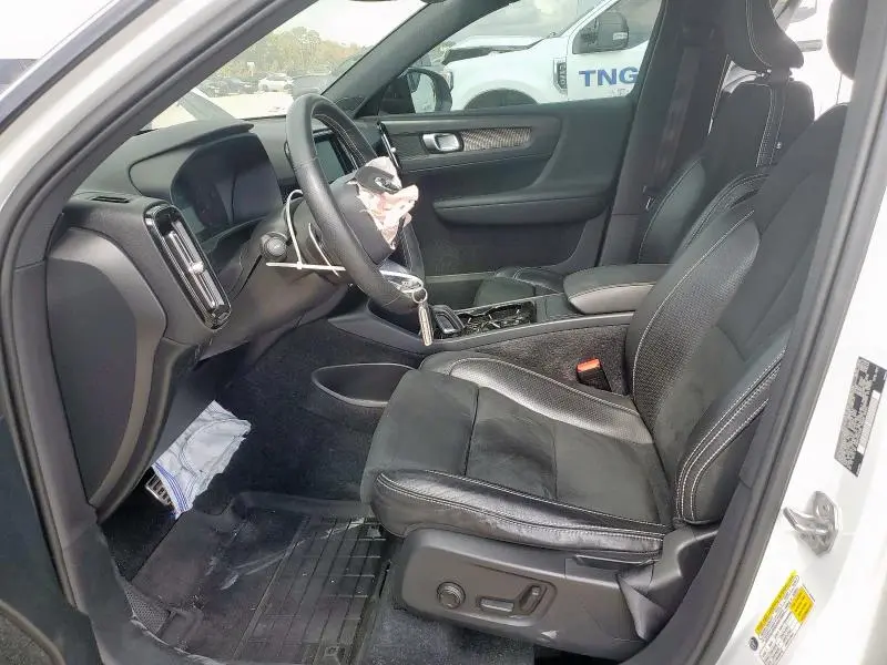 2020 VOLVO XC40 T5 R-DESIGN  