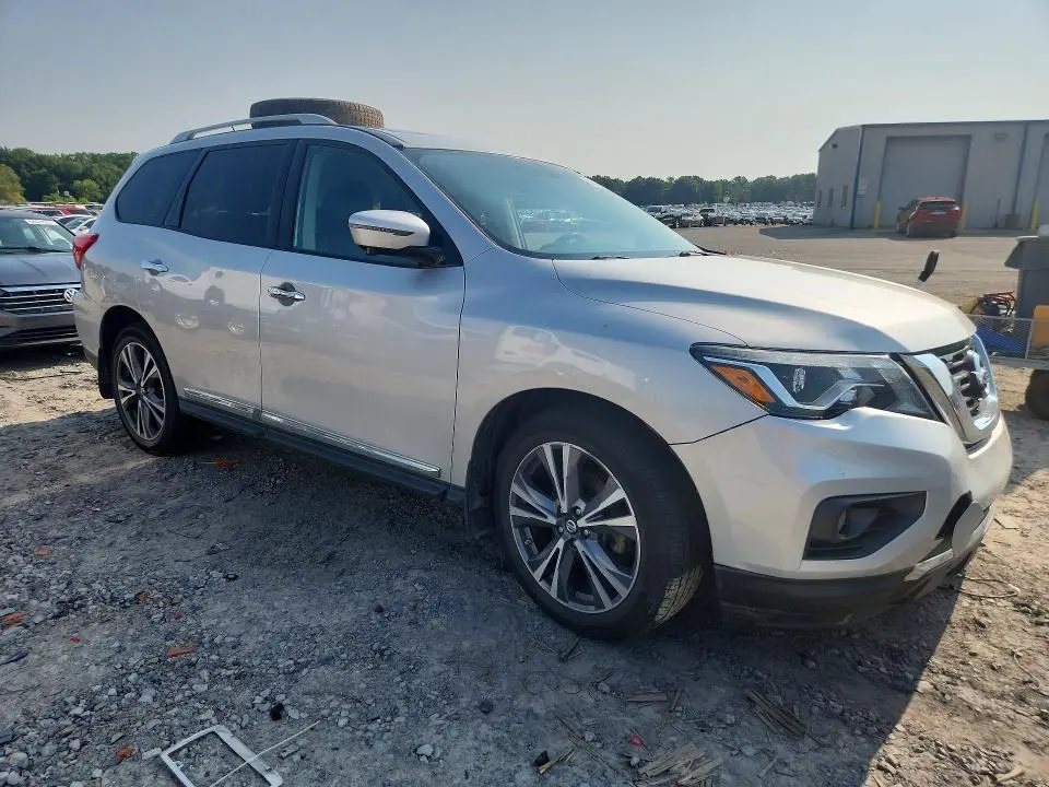 2017 NISSAN PATHFINDER PLATINUM  