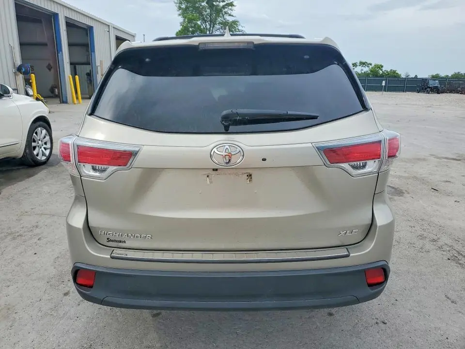 2016 TOYOTA HIGHLANDER XLE  