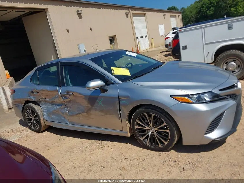 2018 TOYOTA CAMRY SE
