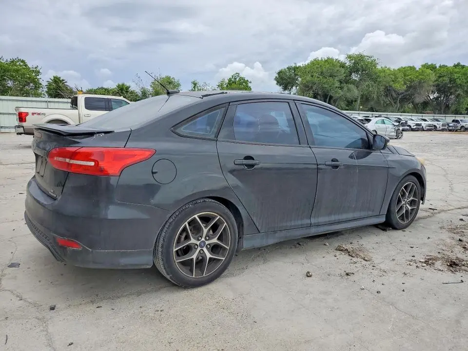 2015 FORD FOCUS SE  
