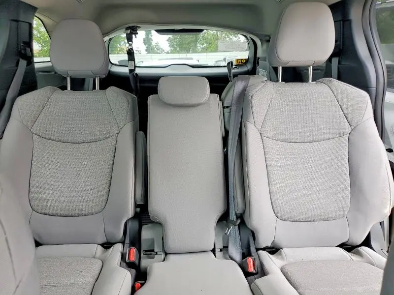 2025 TOYOTA SIENNA LE  