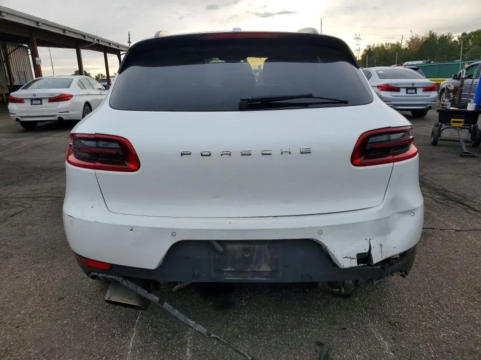 2018 PORSCHE MACAN   