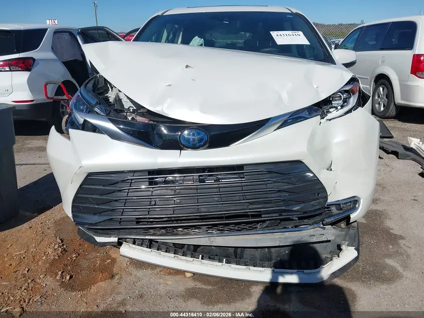 2021 TOYOTA SIENNA PLATINUM
