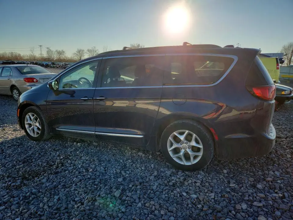 2017 CHRYSLER PACIFICA TOURING L  
