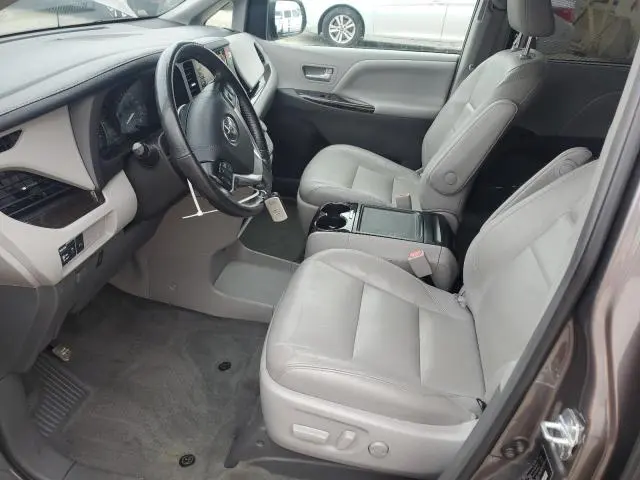2019 TOYOTA SIENNA XLE  