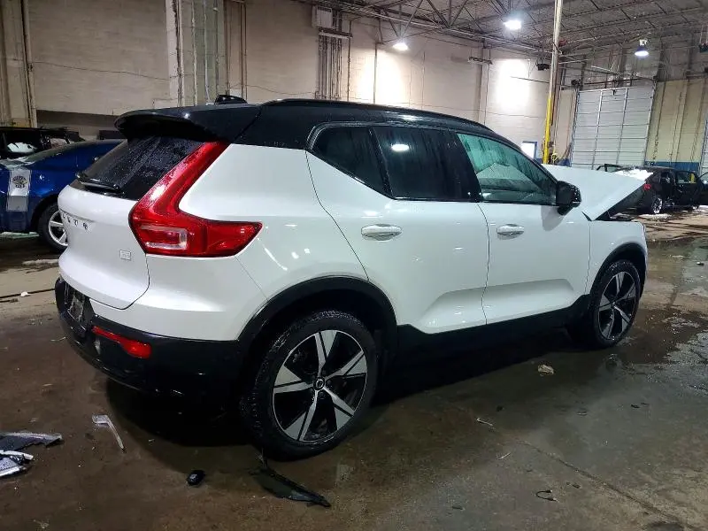 2022 VOLVO XC40 P8 RECHARGE PLUS  