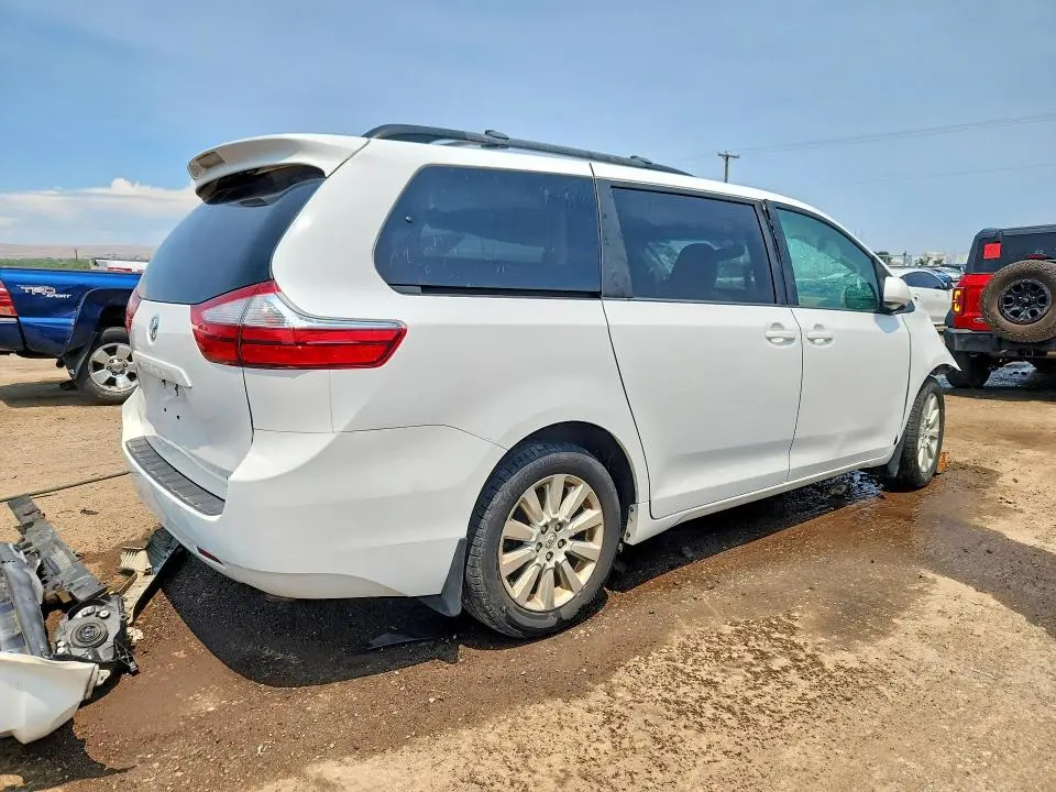 2015 TOYOTA SIENNA LE  