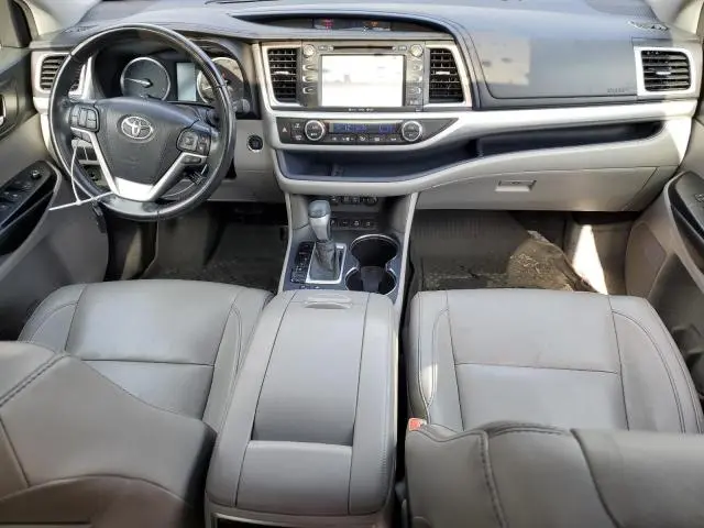 2017 TOYOTA HIGHLANDER SE  