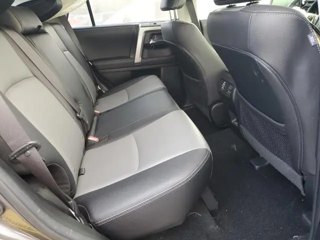 2023 TOYOTA 4RUNNER SE  