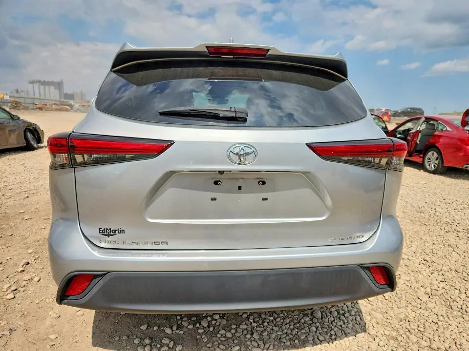 2021 TOYOTA HIGHLANDER XLE  