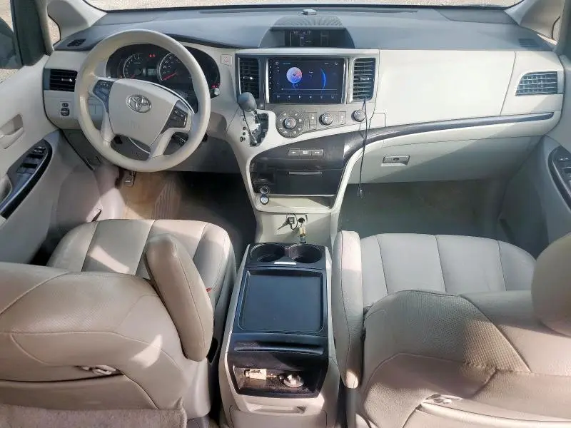 2011 TOYOTA SIENNA LE  