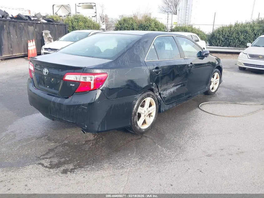 2014 TOYOTA CAMRY SE