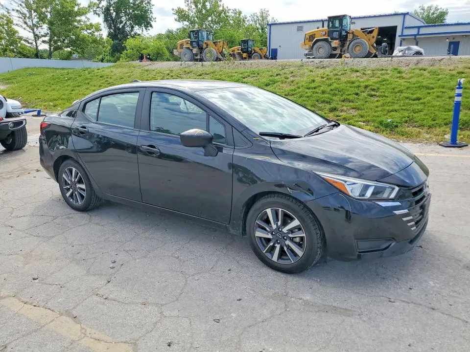 2024 NISSAN VERSA SV  