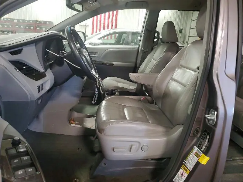 2015 TOYOTA SIENNA XLE 8-PASSENGER  