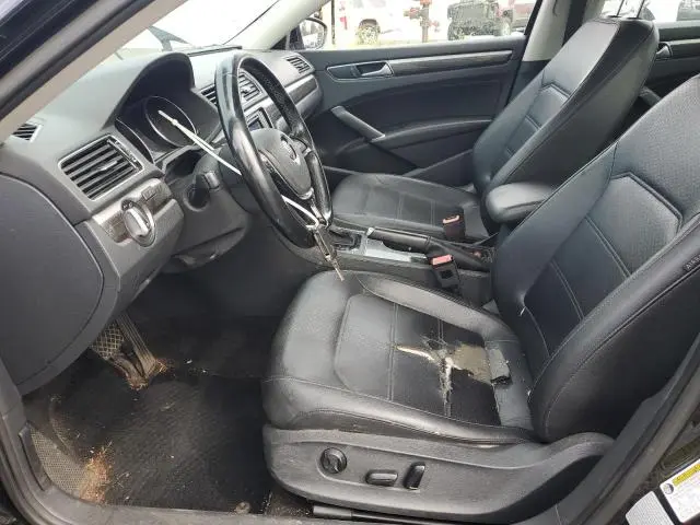 2016 VOLKSWAGEN PASSAT SE  