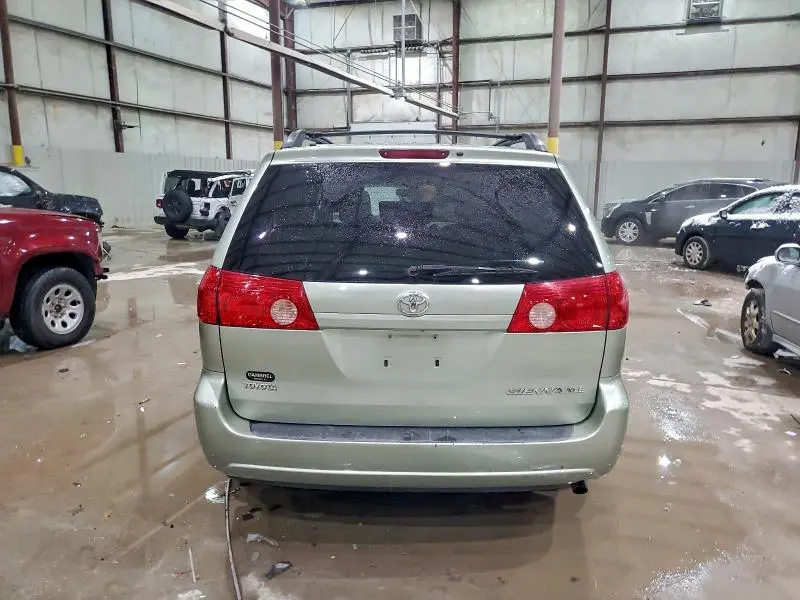 2010 TOYOTA SIENNA XLE  