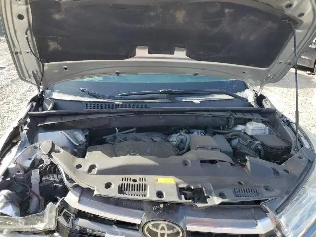 2019 TOYOTA HIGHLANDER LE  