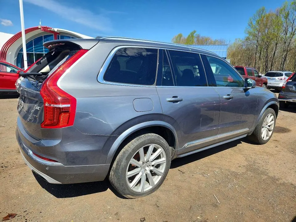2016 VOLVO XC90 T6  