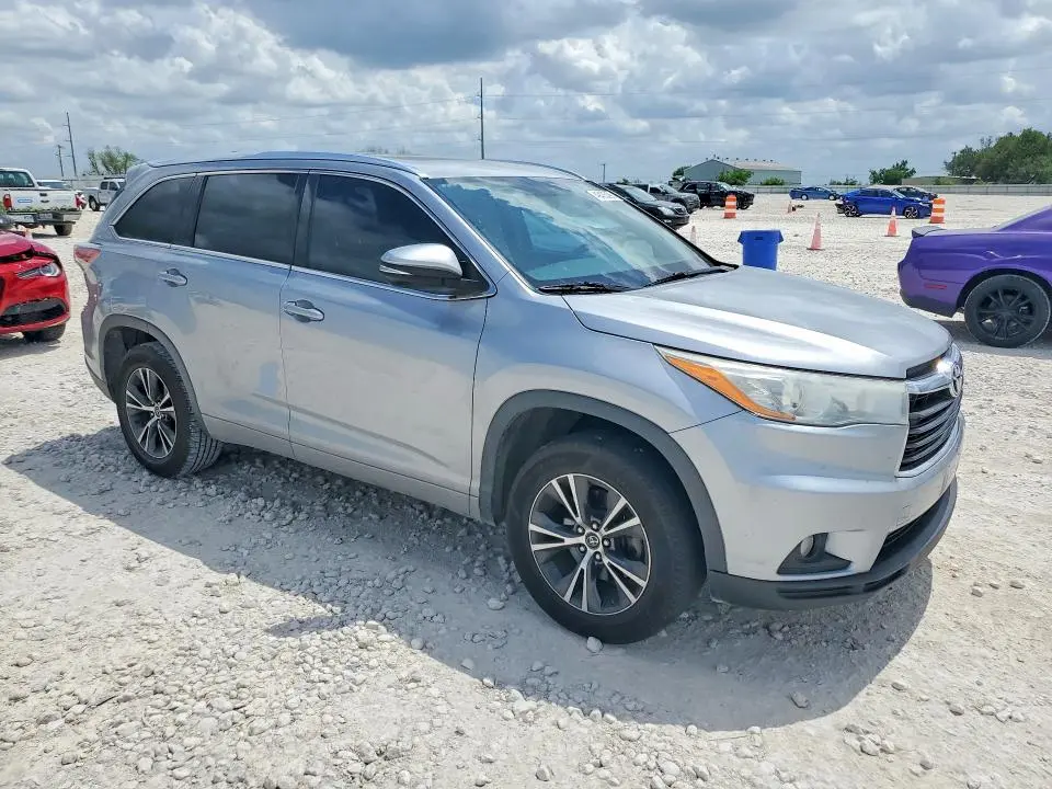 2016 TOYOTA HIGHLANDER XLE  