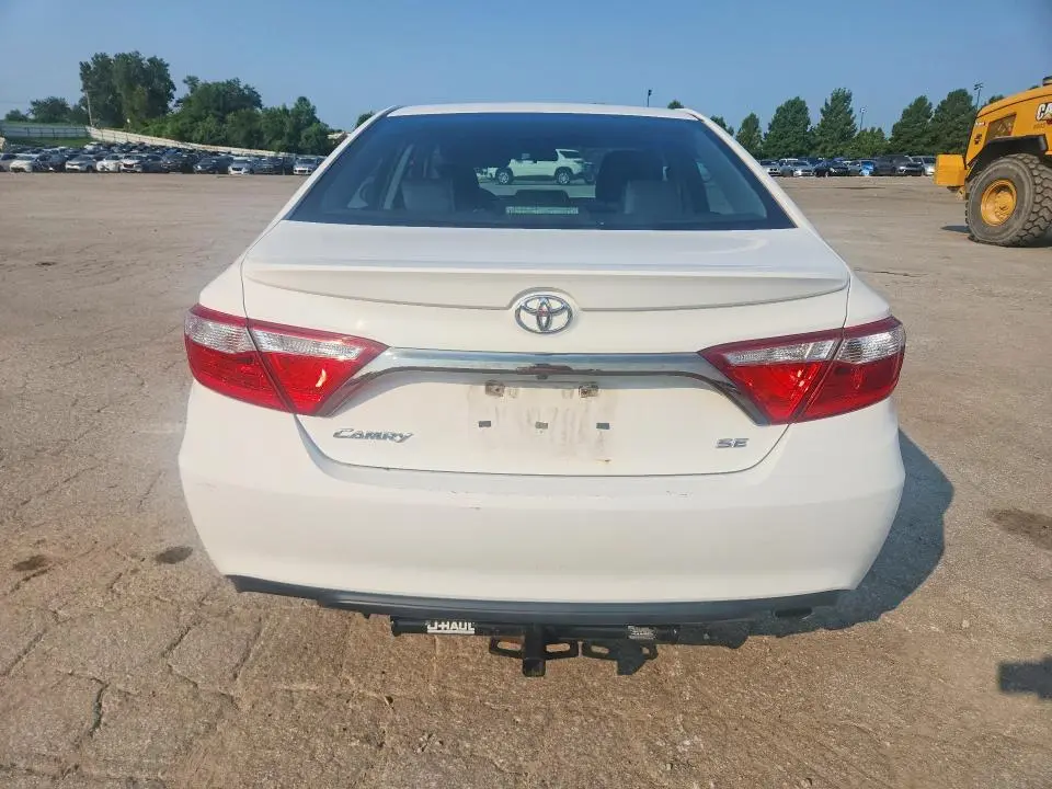2017 TOYOTA CAMRY SE  