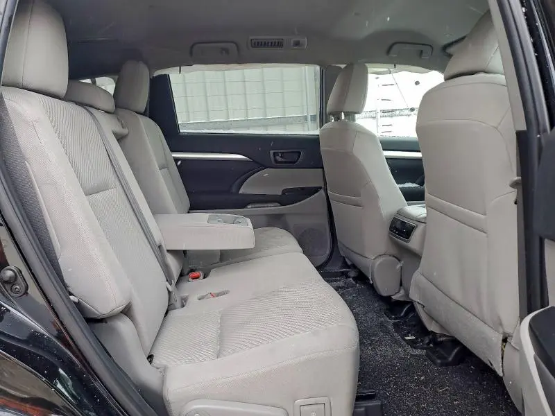 2019 TOYOTA HIGHLANDER LE  