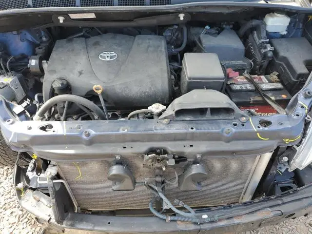 2019 TOYOTA SIENNA XLE  