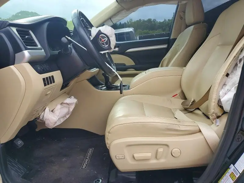 2019 TOYOTA HIGHLANDER XLE  