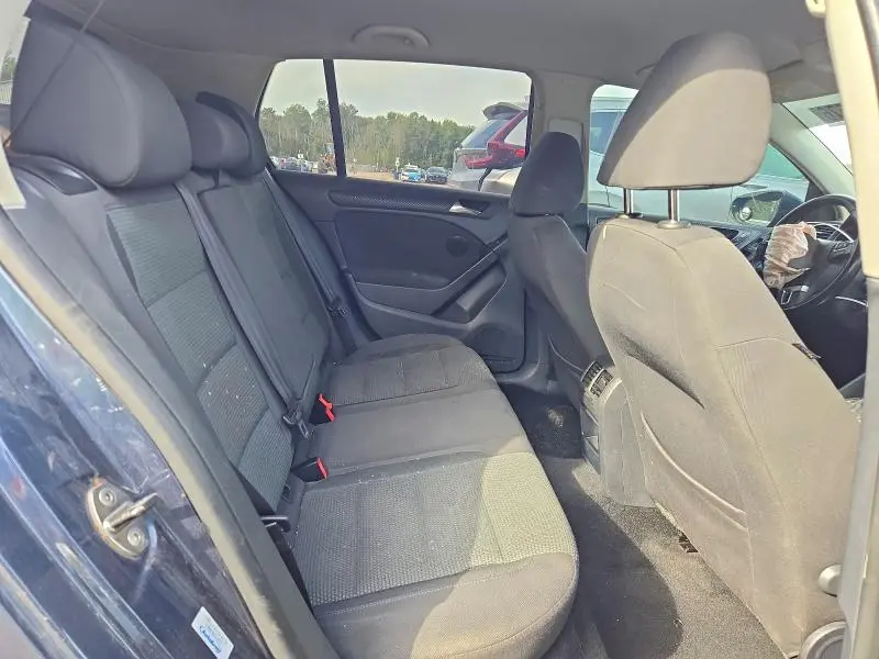 2011 VOLKSWAGEN GOLF   