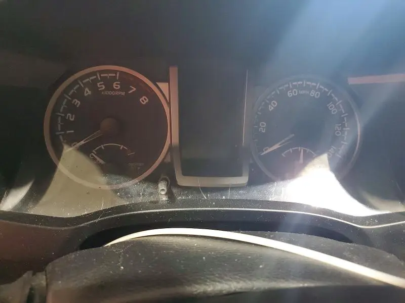2020 TOYOTA TACOMA SR5 V6  