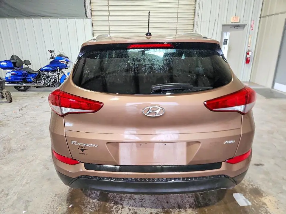 2017 HYUNDAI TUCSON SE  