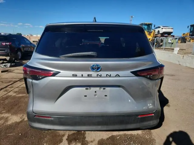 2022 TOYOTA SIENNA LE  