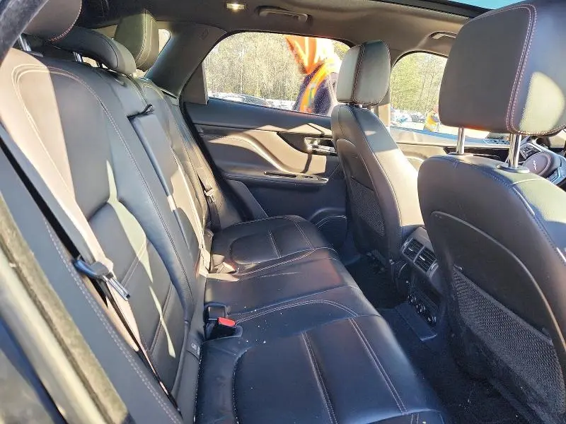 2018 JAGUAR F-PACE PRESTIGE  