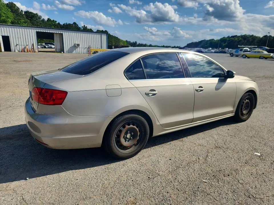 2013 VOLKSWAGEN JETTA SE  