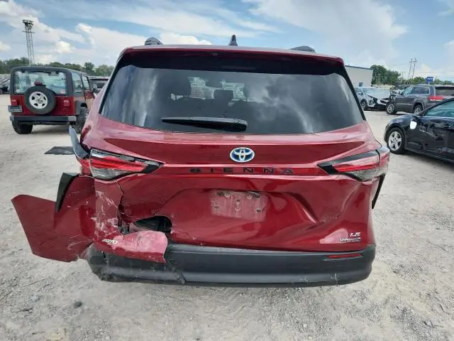 2022 TOYOTA SIENNA LE  